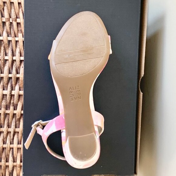 EUC Naturalizer Bristol Floral Block Heel Sandals, Multicolored Floral, Size 6 - Picture 10 of 12